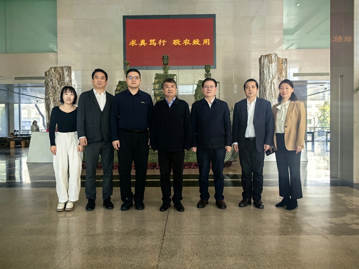 會(huì)見企業(yè)家校友.jpg
